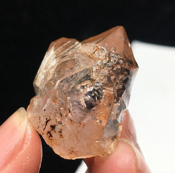 Natural red mud backbone crystal ore