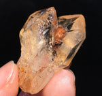 Natural red mud backbone crystal ore