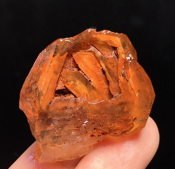 Natural red mud backbone crystal ore